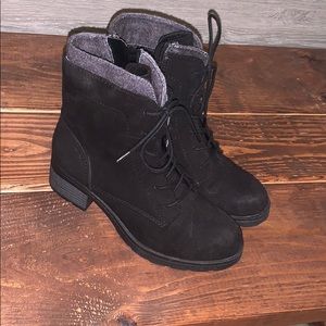 Like new black boots